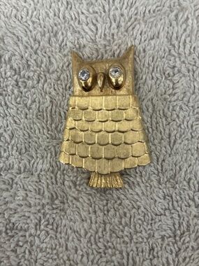 Avon vintage Owl solid perfume holder.